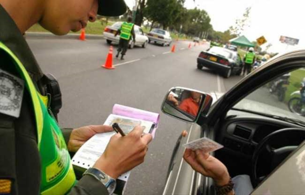 Ir para  <p>Os motoristas autuados por infra&ccedil;&otilde;es de tr&acirc;nsito ap&oacute;s o dia 1&ordm; de novembro ter&atilde;o direito ao desconto de 40%, previsto em lei, para quem optar pela...